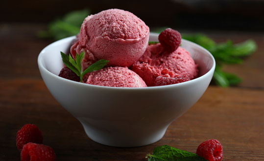 Rich raspberry ice cream Recipe Braun International