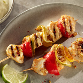 Brochettes de poulet avec crème miel et citron vert