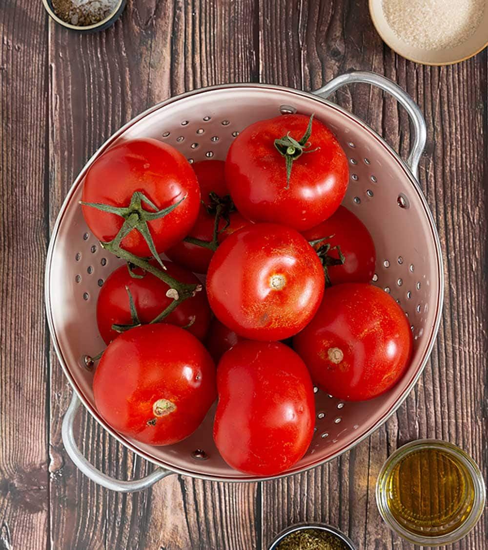 Tomato-sauce-ingredients-688x774.jpg