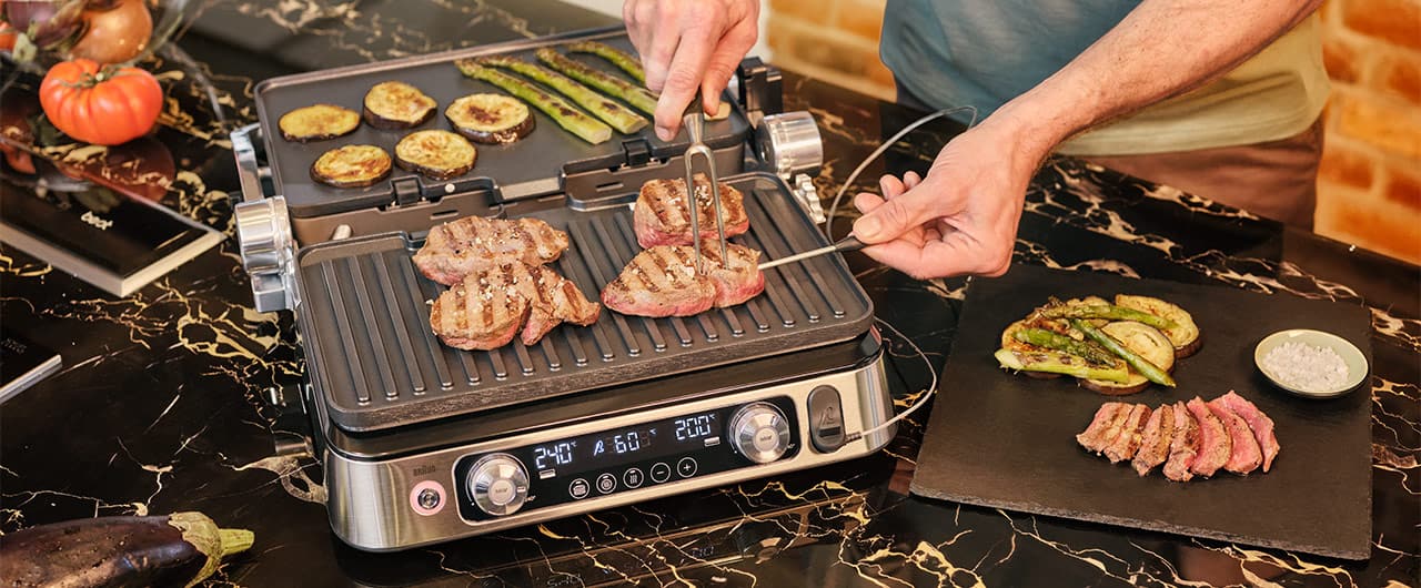 Braun MultiGrill 9 in use